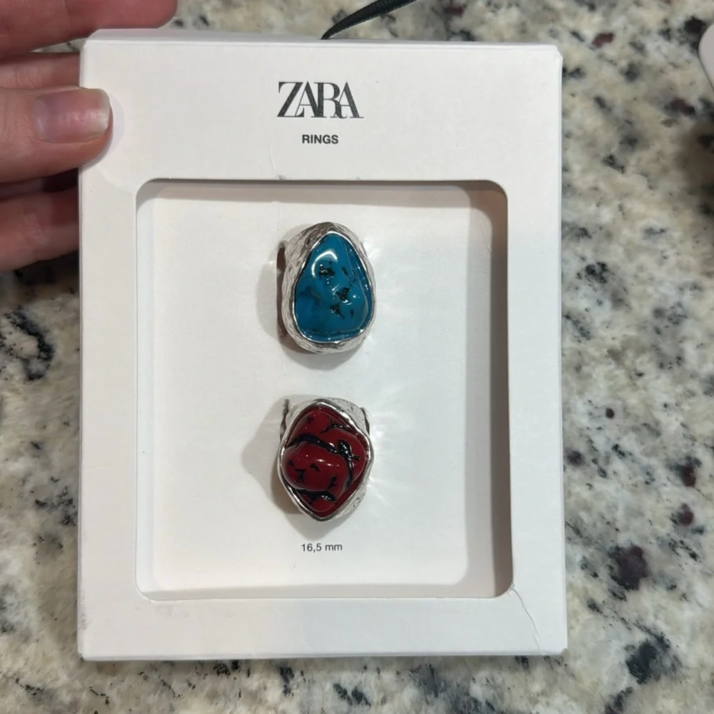 *NEW* ZARA 2 PACK STONE RINGS RED AND BLUE - Picture 4 of 5